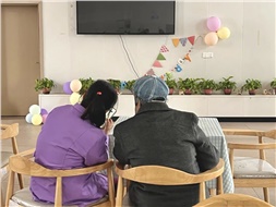 當(dāng)你老到忘了世界，我該拿什么來愛你